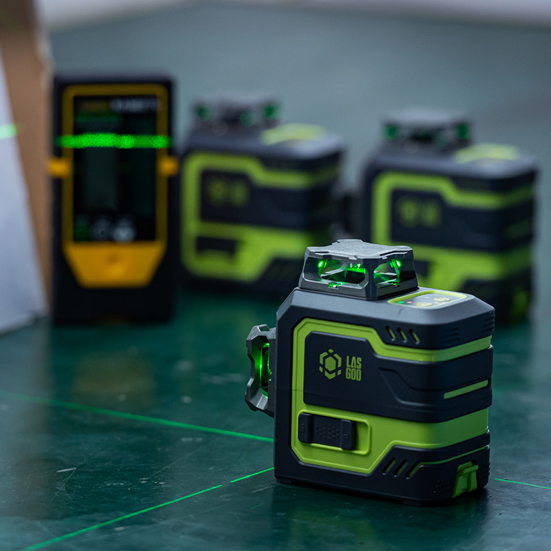 Horisontalt og vertikalt grønt lasernivå